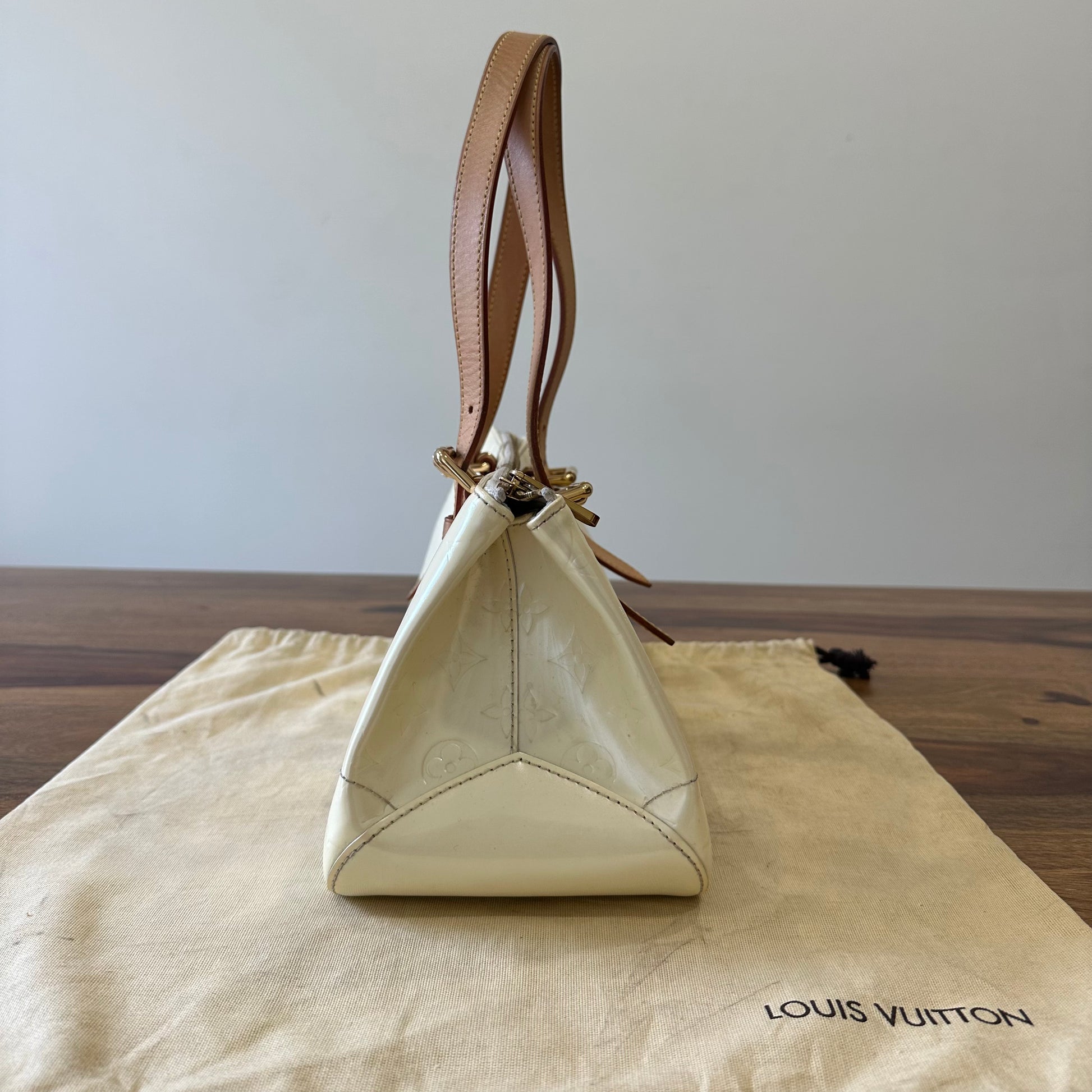 Louis Vuitton Monogram Vernis Rosewood Avenue (SHG-V50ka6) – LuxeDH