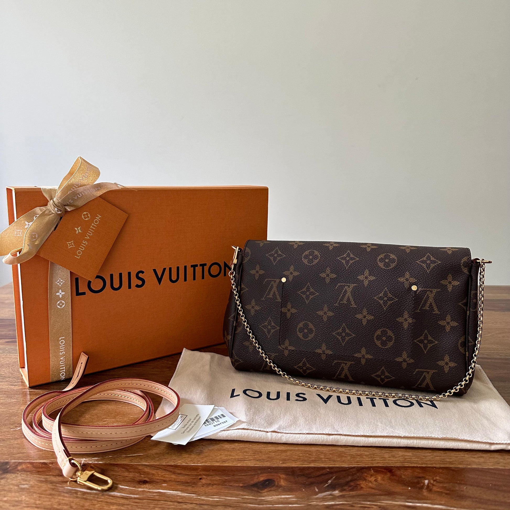 Louis Vuitton M40718 Monogram Canvas Favorite MM Crossbody Bag