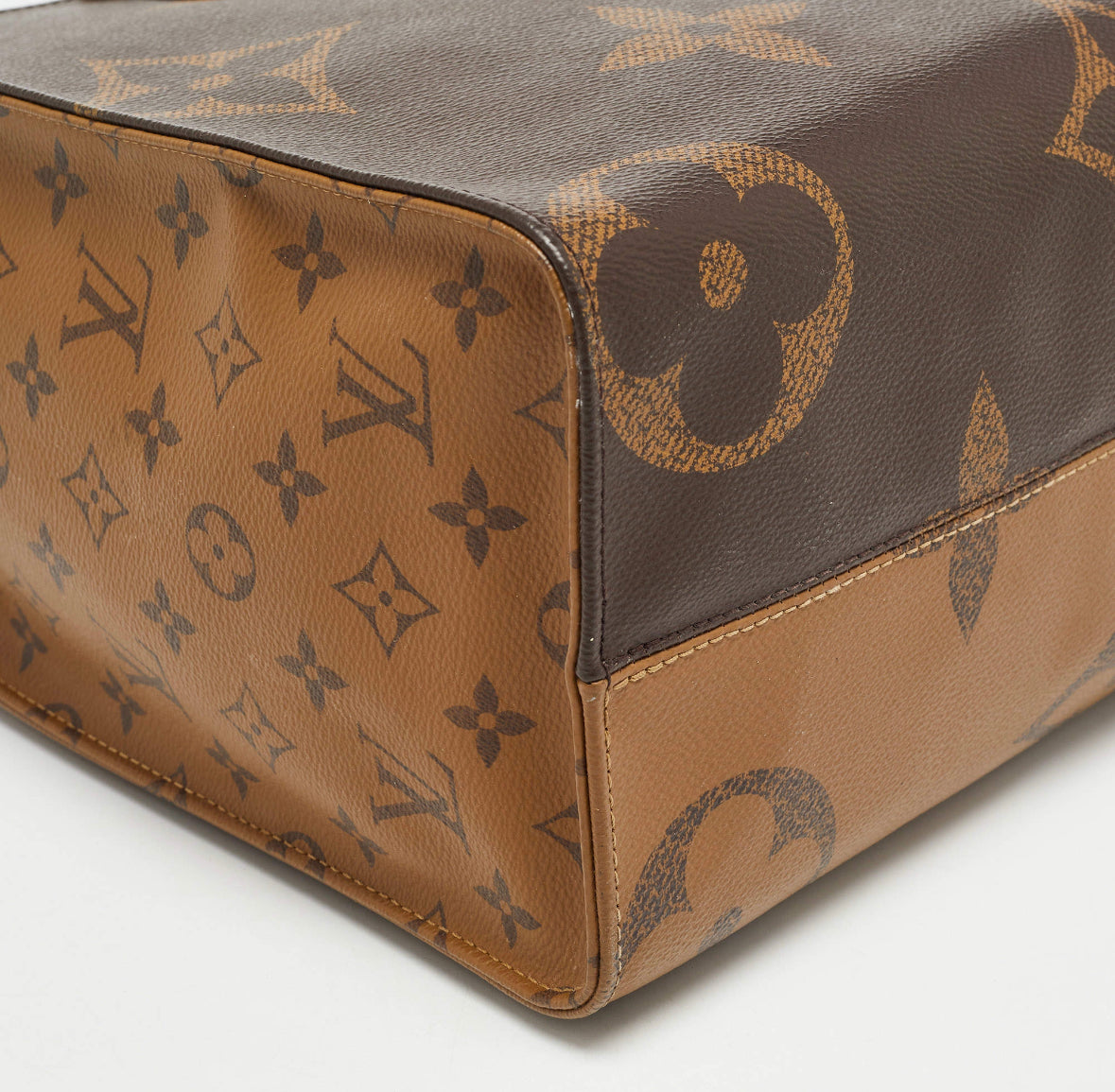 OnTheGo MM Monogram Canvas - Handbags