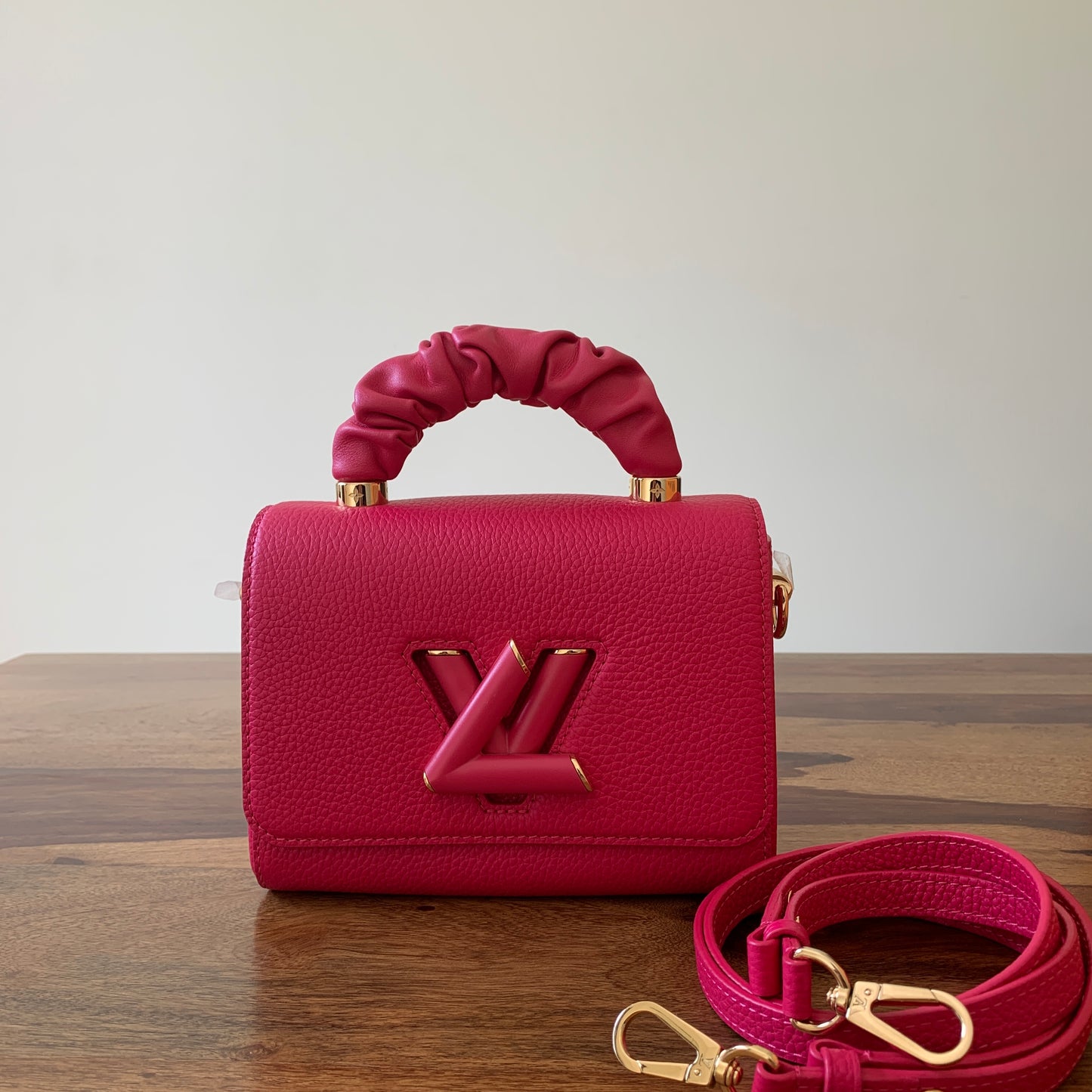 Louis Vuitton Twist MM Bag Scrunchie Handle Pondichery Pink 2021